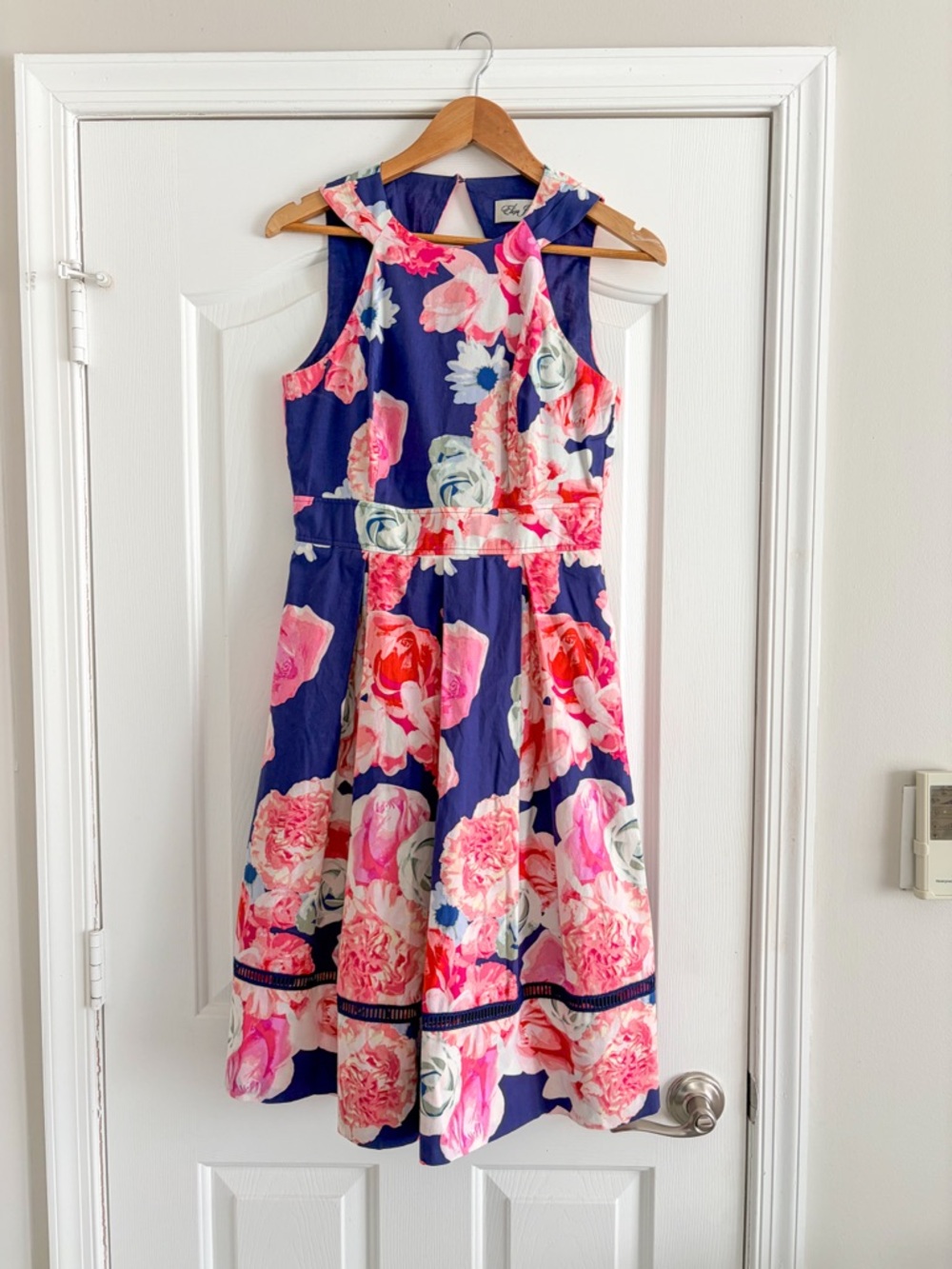 Eliza J Floral Fit & Flare Dress Navy Pink Pockets Cutout Back Size 4 Cocktail